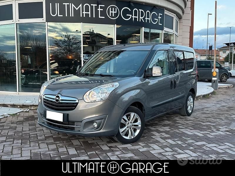 Usata Opel Combo Cosmo 120 CV (88 kW) 2012 Marrone Monovolume