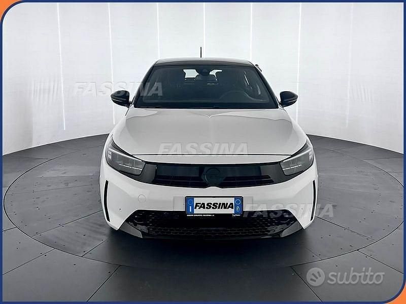 Usata Opel Corsa 101 CV (74 kW) 2025 Bianco/nero Utilitaria