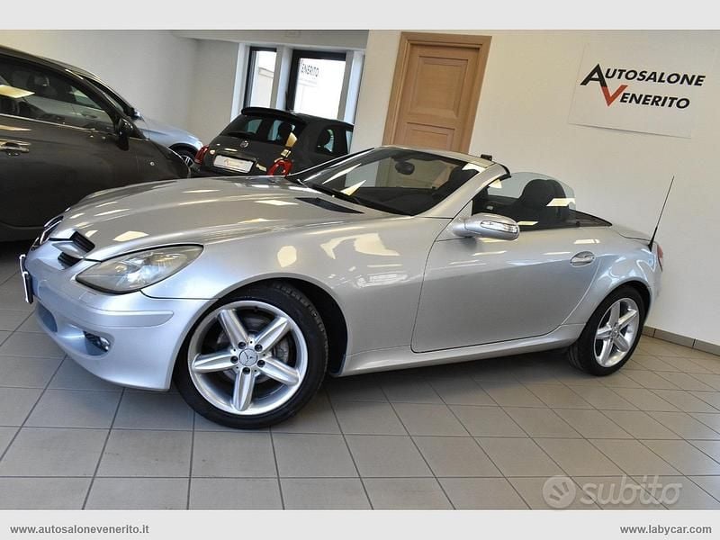 Argento Usata 2005 Mercedes SLK200 Cabrio | 10.800 € (Buon prezzo) - Immagine 1/4