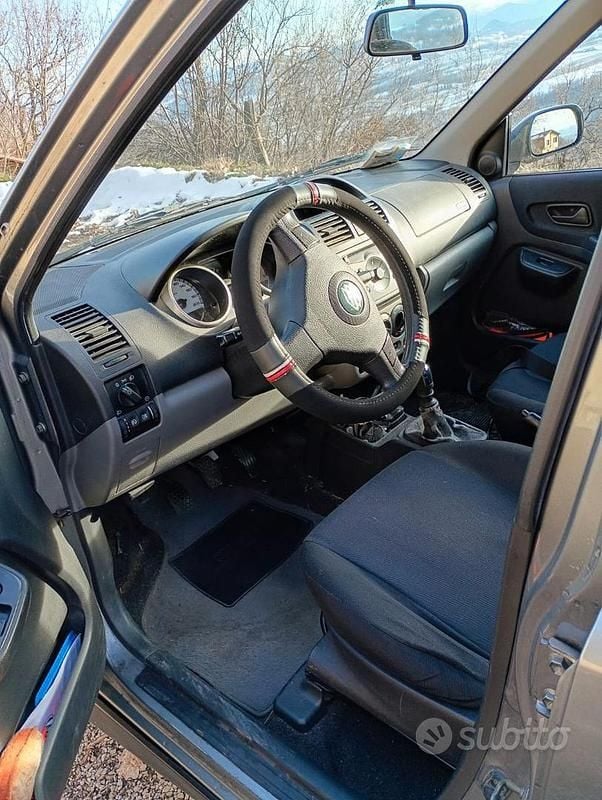 Usata Suzuki Ignis 69 CV (50 kW) 2005 Grigio Utilitaria