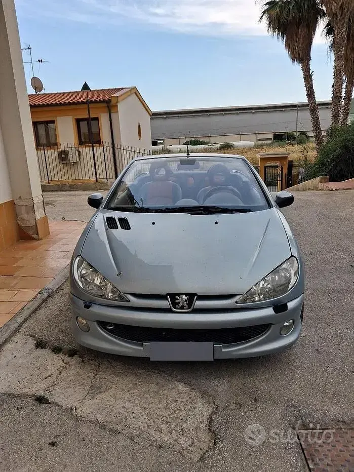 Usata Peugeot 206 CC 109 CV (80 kW) 2003 Grigio Cabrio