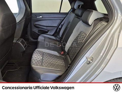 Usata VW Golf VIII R-line 150 CV (110 kW) 2023 Grigio Utilitaria