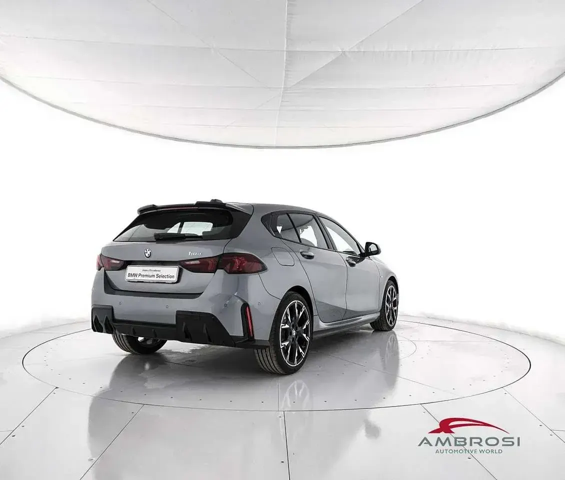 Nuova BMW 118 M Sport 150 CV (110 kW) 2026 Black sapphire metallizzato Utilitaria