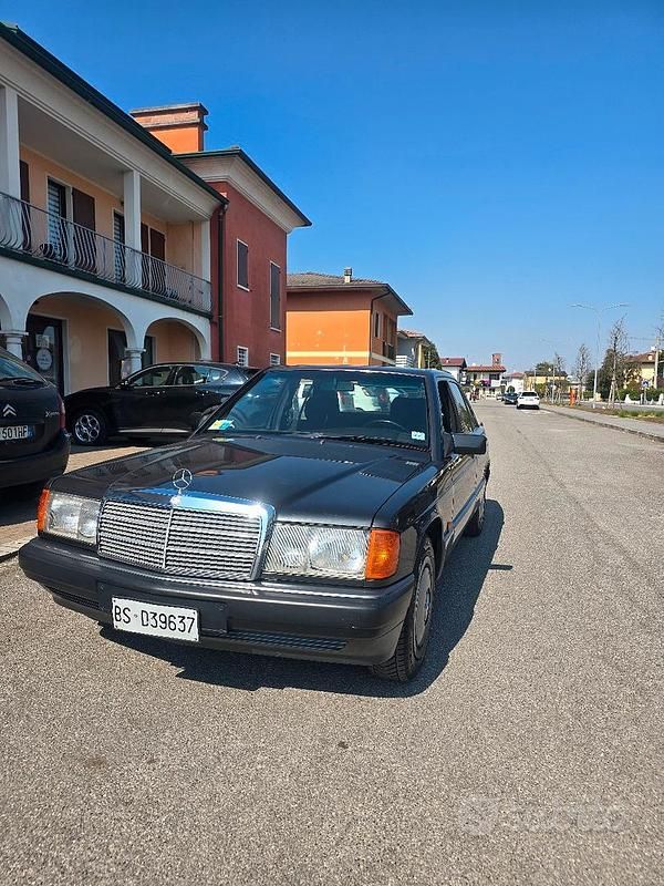 Usata Mercedes 190 75 CV (55 kW) 1991 Nero Berlina