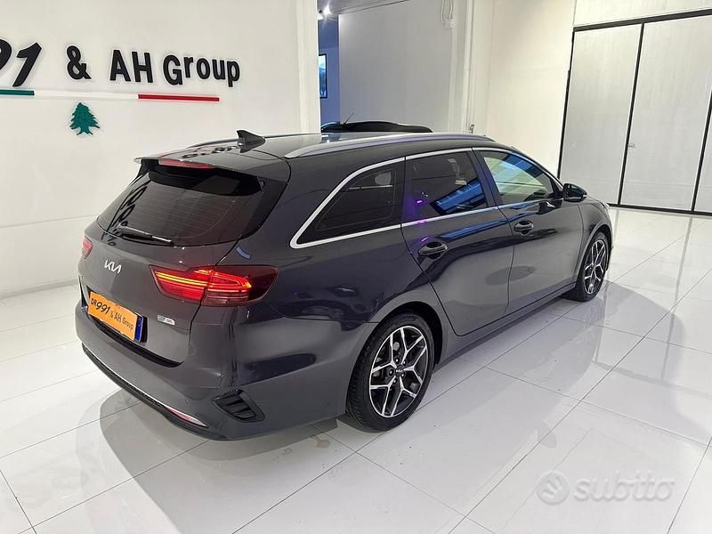 Usata Kia Ceed Sportswagon Style 100 CV (73 kW) 2022 Grigio Station wagon
