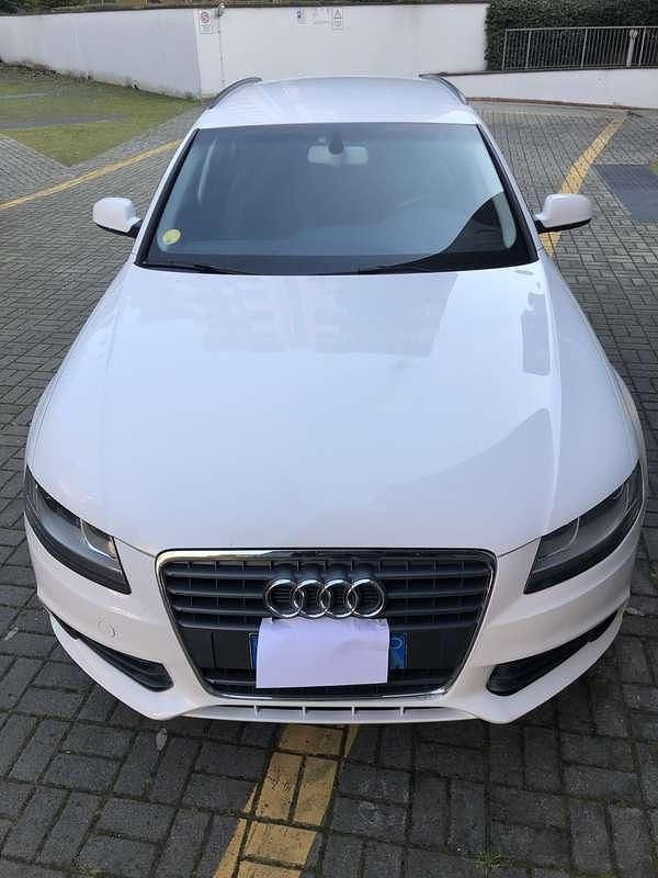 Usado Audi A4 Ambiente 120 CV (88 kW) 2010 Blanco Familiar