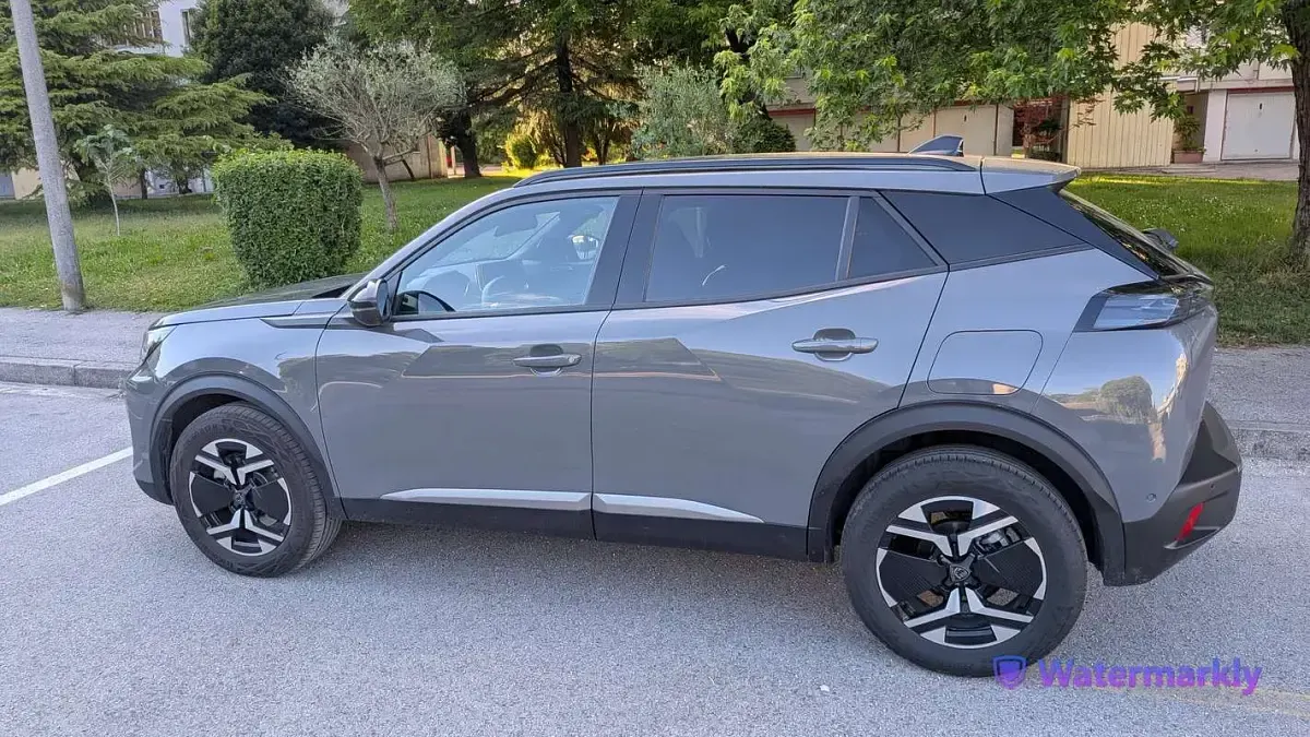 Usata Peugeot 2008 Allure 145 CV (106 kW) 2025 Grigio SUV