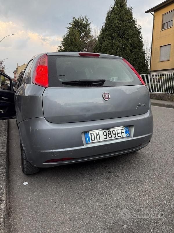 Usata Fiat Grande Punto Dynamic 95 CV (69 kW) 2008 Grigio Utilitaria