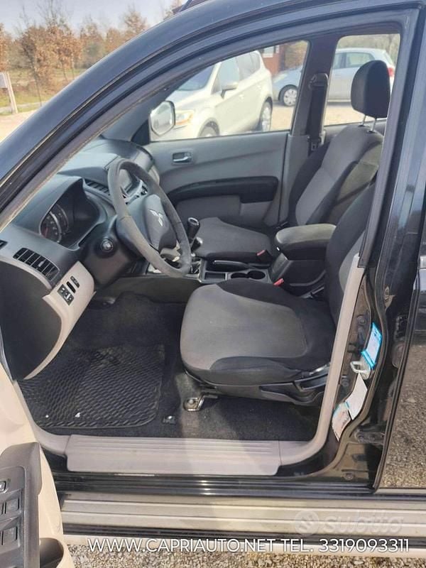 Usata Mitsubishi L200 Invite+ 136 CV (100 kW) 2010 Nero Pick-up