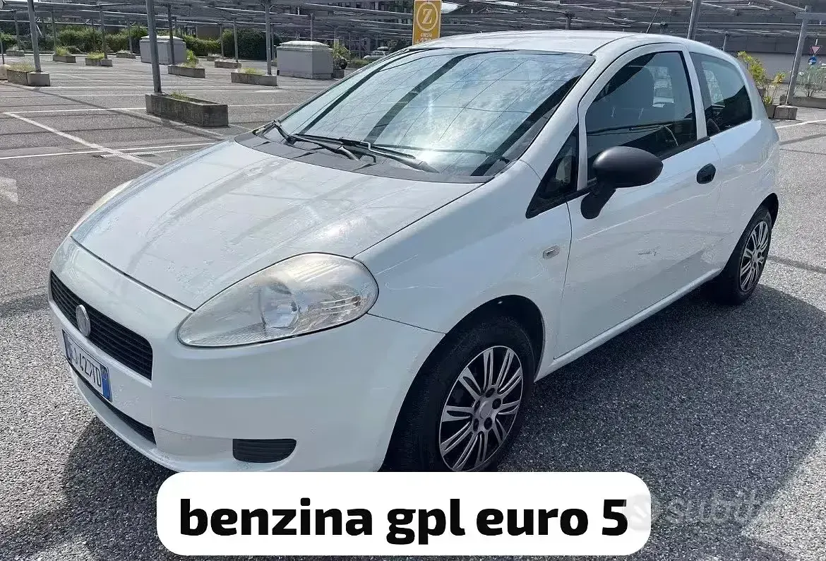 Usata Fiat Grande Punto 77 CV (56 kW) 2011 Utilitaria