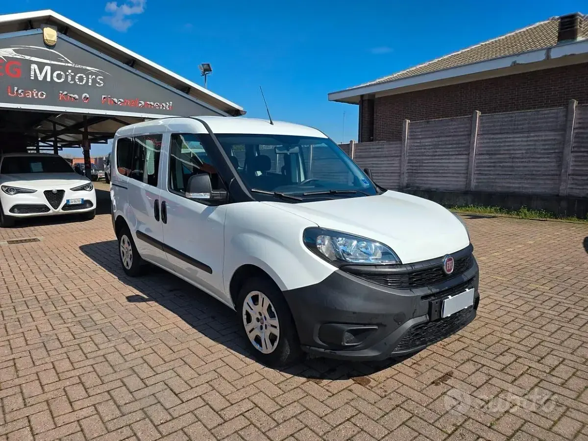Usata Fiat Doblò Lounge 90 CV (66 kW) 2021 Bianco Monovolume