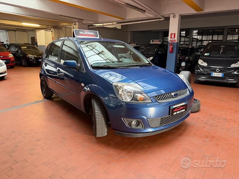 Usata Ford Fiesta 75 CV (55 kW) 2008 Blu Utilitaria
