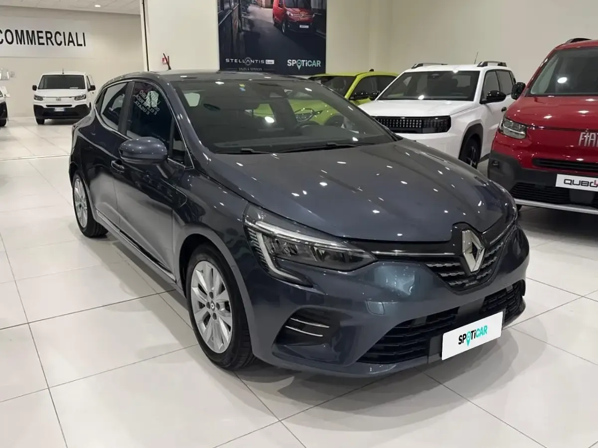 Usata Renault Clio Techno 140 CV (102 kW) 2022 Grigio Utilitaria