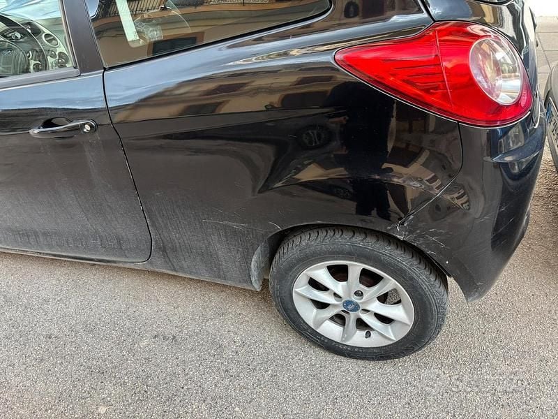 Usata Ford Ka 75 CV (55 kW) 2012 Nero Utilitaria