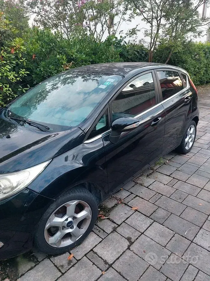 Usata Ford Fiesta 97 CV (71 kW) 2010 Berlina
