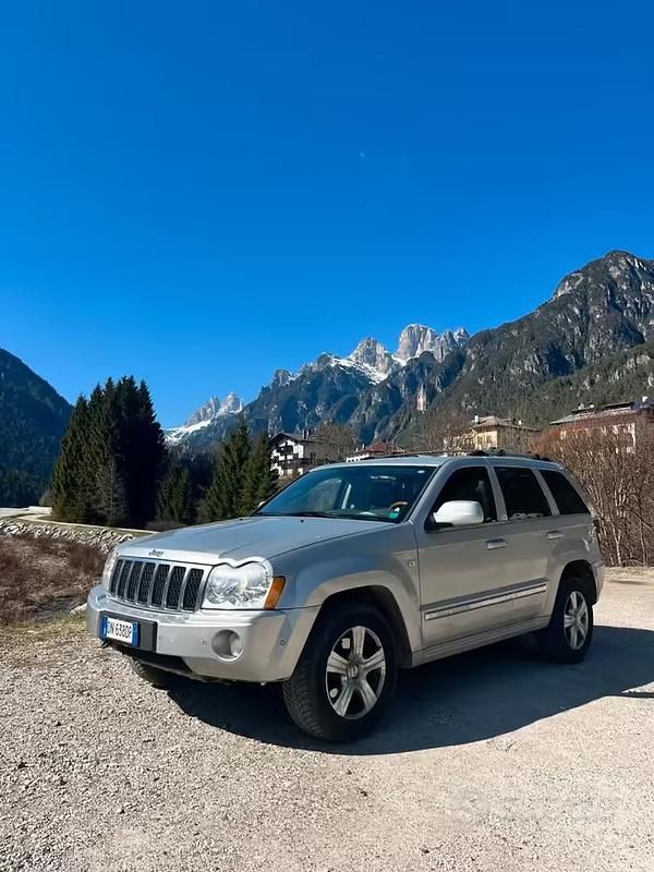 Usata Jeep Grand Cherokee 218 CV (160 kW) 2005 Grigio SUV