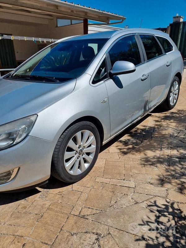 Usata Opel Astra Sport 110 CV (80 kW) 2012 Station wagon