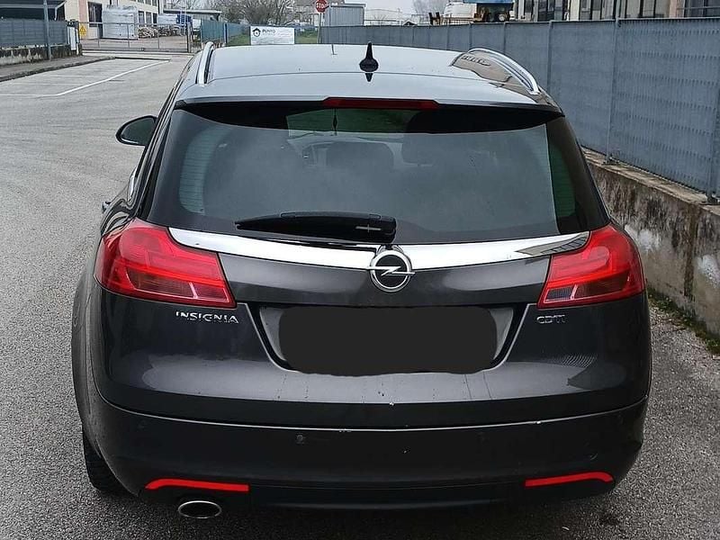 Usata Opel Insignia 160 CV (117 kW) 2009 Grigio Station wagon