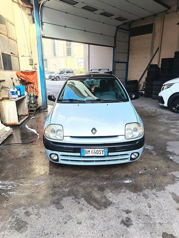 Usata Renault Clio II 2000 Berlina