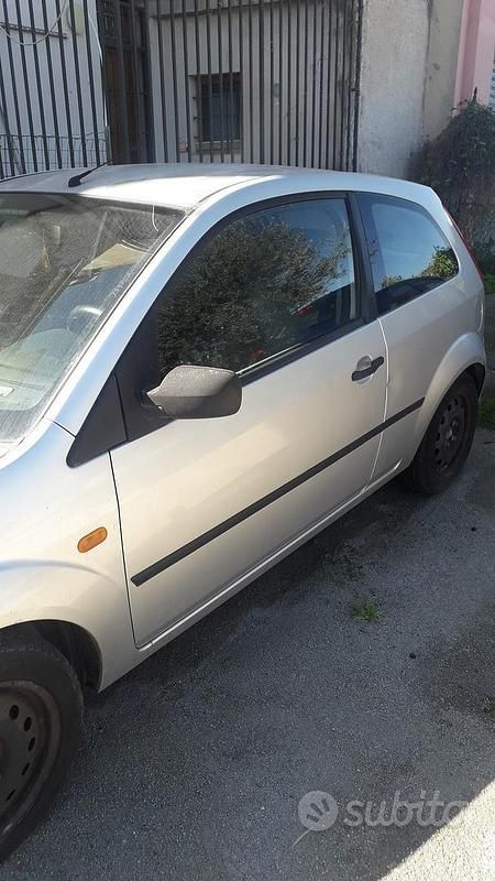 Usata Ford Fiesta 2003 Grigio Utilitaria