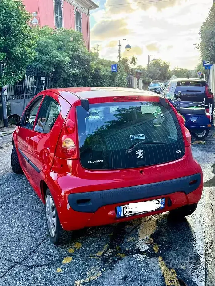 Usata Peugeot 107 68 CV (50 kW) 2009 Rosso Utilitaria
