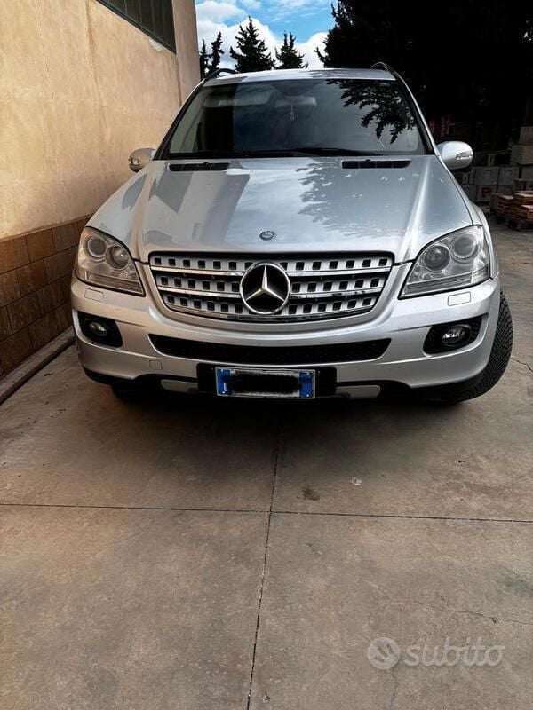 Grigio Usata 2006 Mercedes ML320 SUV | 7000 € (Buon prezzo) - Immagine 1/4