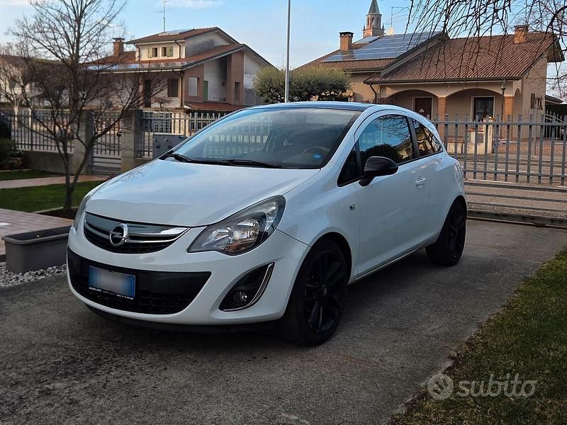 Bianco Usata 2014 Opel Corsa Tre volumi | 4500 € (Buon prezzo) - Immagine 1/4