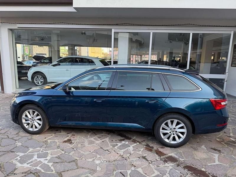 Usata Skoda Superb Executive 122 CV (89 kW) 2021 Blu/azzurro Station wagon