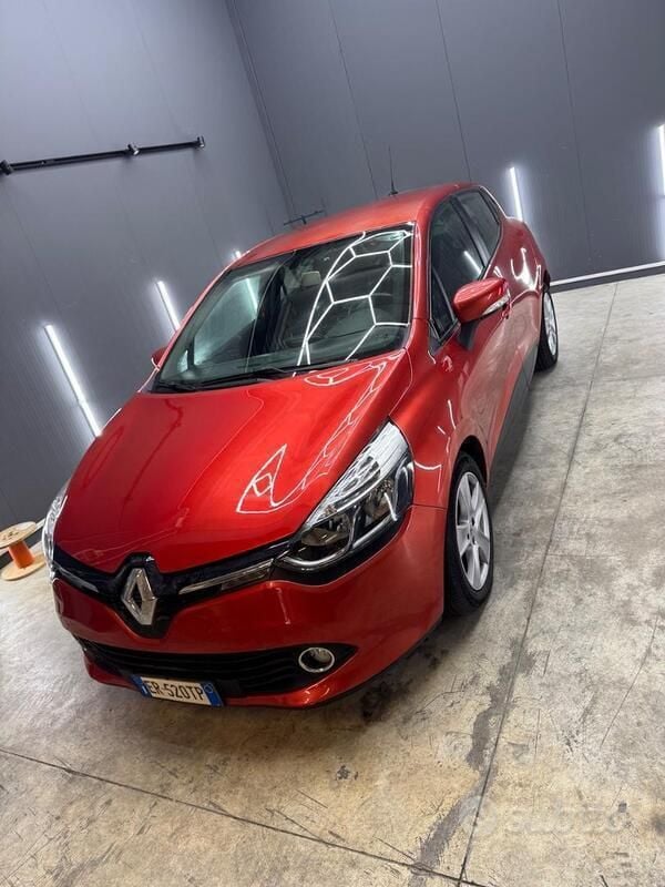 Rosso Usata 2013 Renault Clio IV Due volumi | 5500 € - Immagine 1/4