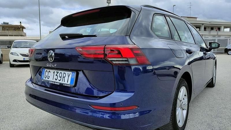 Usata VW Golf VIII Life 150 CV (110 kW) 2021 Blu/azzurro Station wagon