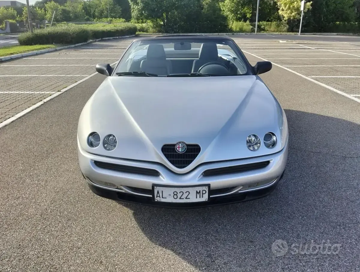 Usata Alfa Romeo Spider 150 CV (110 kW) 1996 Grigio Cabrio