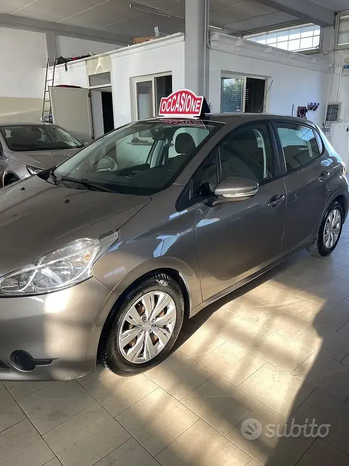 Usata Peugeot 208 Allure 68 CV (50 kW) 2012 Marrone Utilitaria