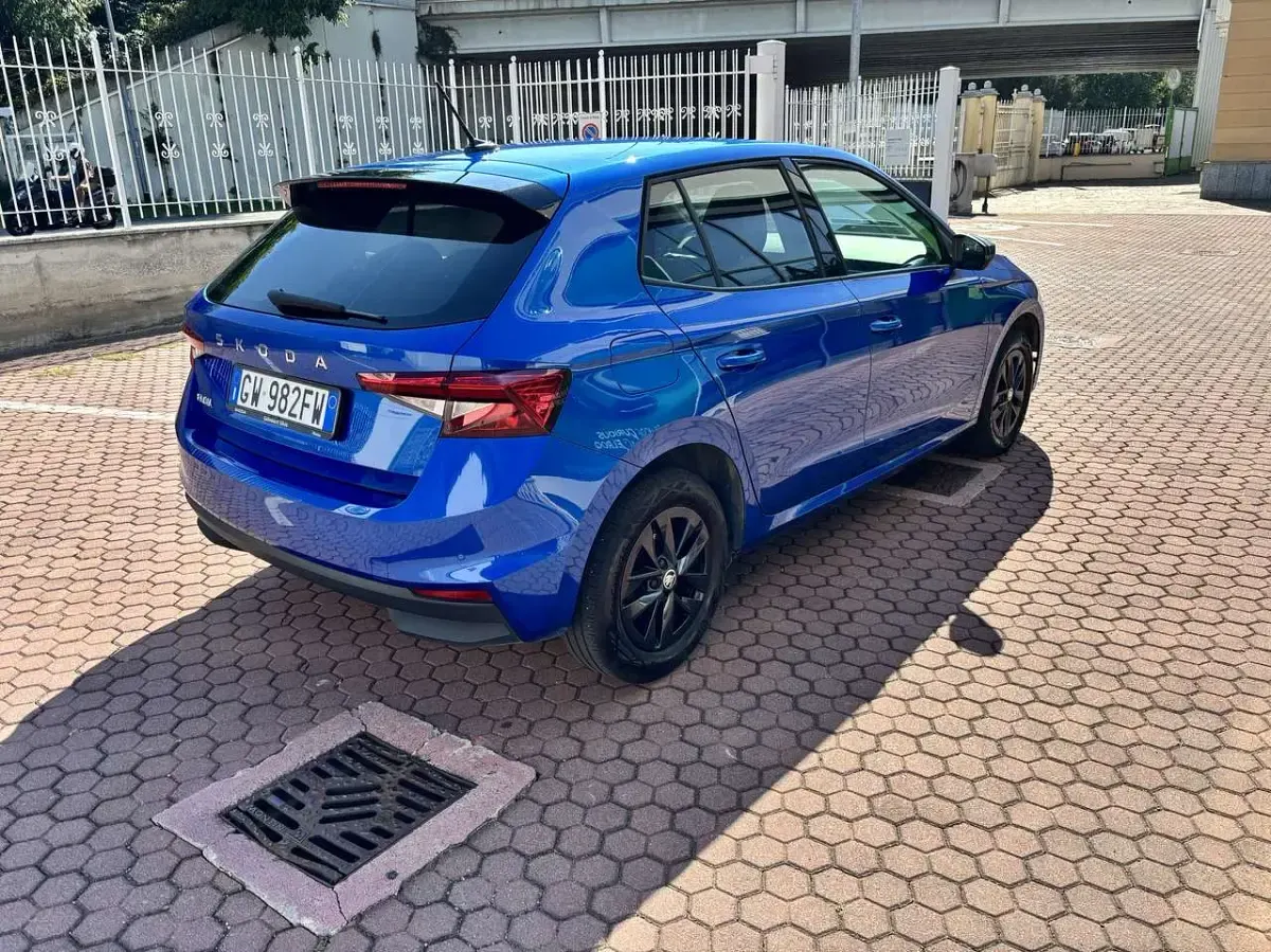 Usata Skoda Fabia 95 CV (69 kW) 2024 Blu race metallizzato Utilitaria