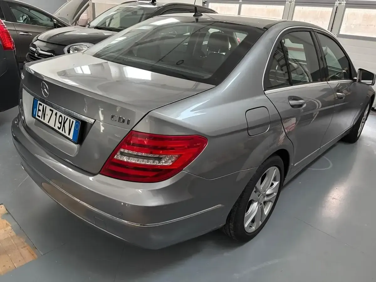 Usata Mercedes 200 Avantgarde 169 CV (124 kW) 2011 Grigio Berlina