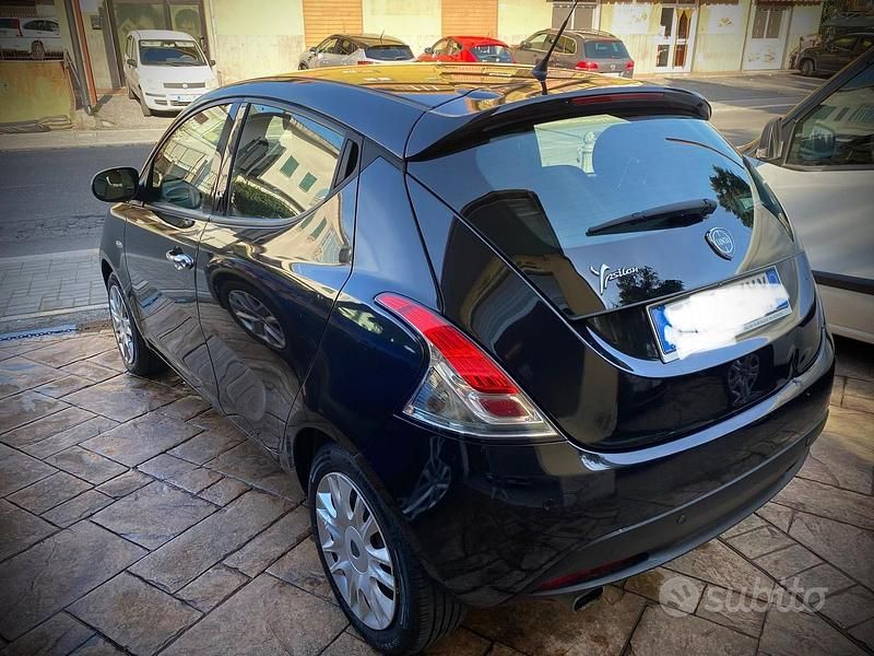 Usata Lancia Ypsilon Gold 69 CV (50 kW) 2013 Nero Utilitaria