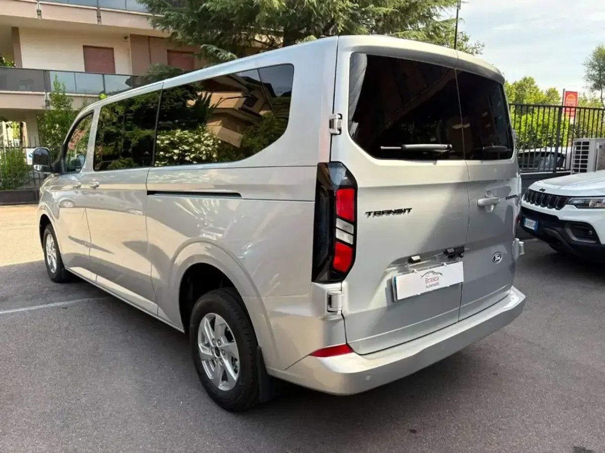Usata Ford Transit Custom Titanium 150 CV (110 kW) 2024 Argento Station wagon
