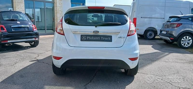 Usata Ford Fiesta Titanium 95 CV (69 kW) 2016 Bianco Berlina