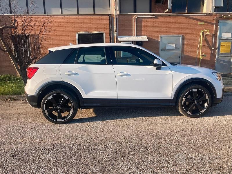 Usata Audi Q2 Design 116 CV (85 kW) 2017 Bianco SUV
