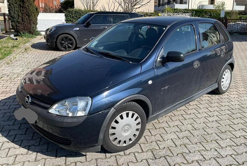 Usata Opel Corsa 75 CV (55 kW) 2002 Blu Utilitaria