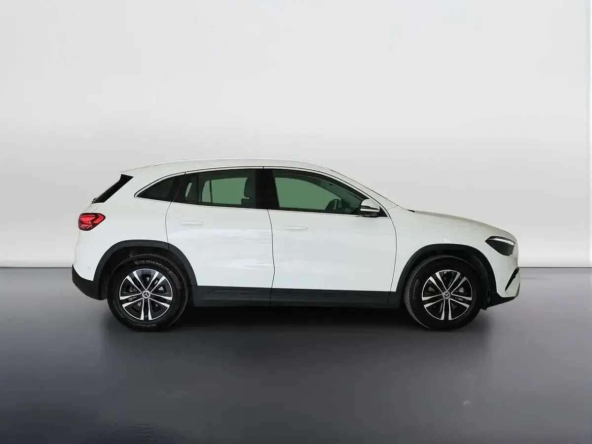 Usata Mercedes GLA180 Advanced 116 CV (85 kW) 2025 Bianco polare SUV