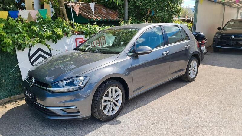 Grigio Usata 2019 VW Golf VII Tre volumi | 16.900 € (Buon prezzo) - Immagine 1/4