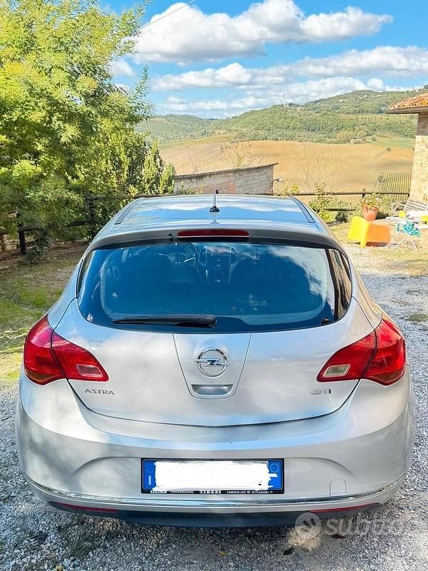 Usata Opel Astra 110 CV (80 kW) 2013 Grigio Berlina