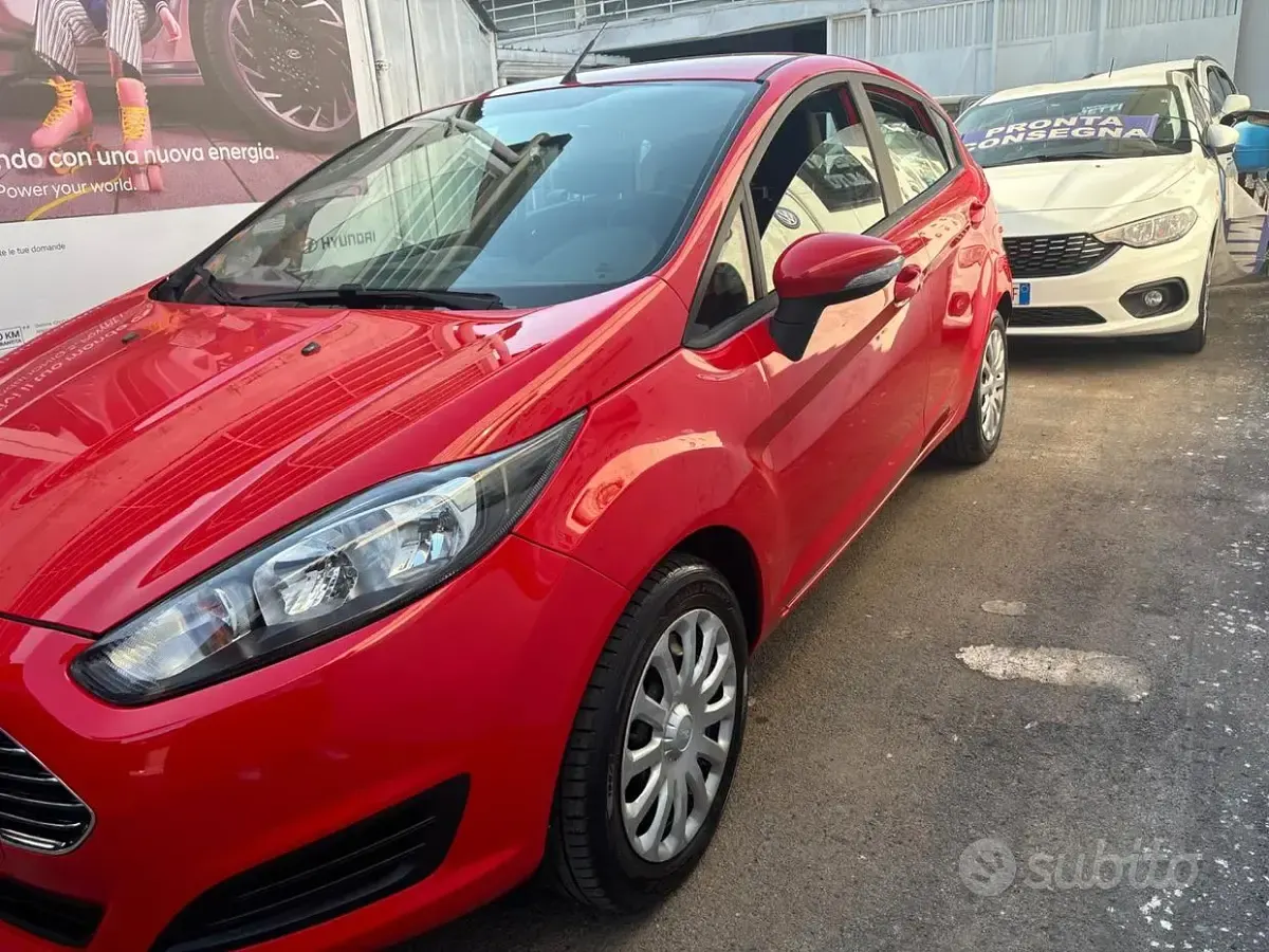 Usata Ford Fiesta Business Edition 80 CV (58 kW) 2016 Rosso Utilitaria