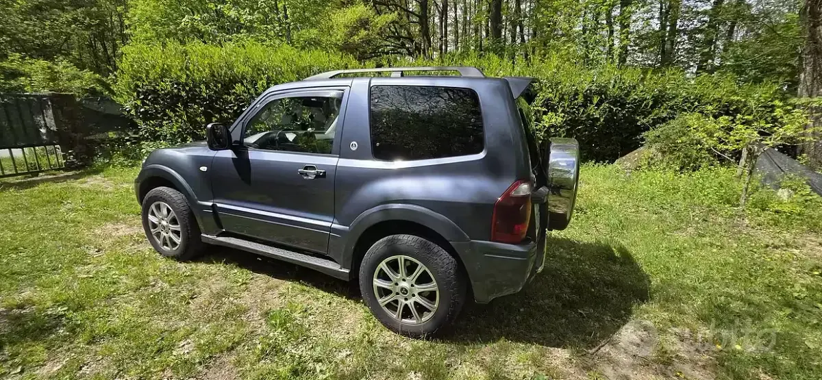 Usata Mitsubishi Pajero 115 CV (84 kW) 2005 Grigio SUV