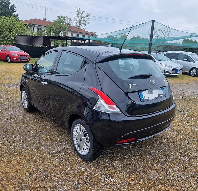 Usata Lancia Ypsilon Silver 69 CV (50 kW) 2016 Nero Utilitaria