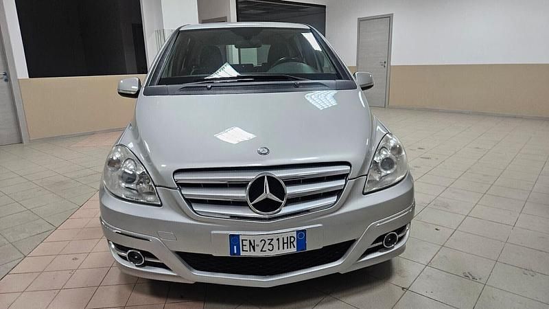 Usata Mercedes B180 Premium 109 CV (80 kW) 2011 Argento Monovolume