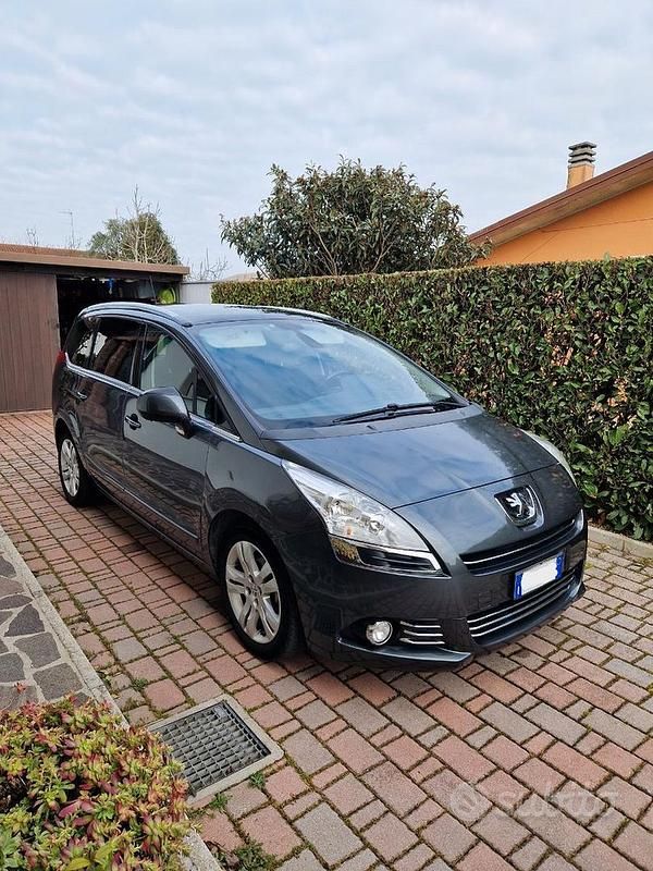 Usata Peugeot 5008 112 CV (82 kW) 2011 Monovolume