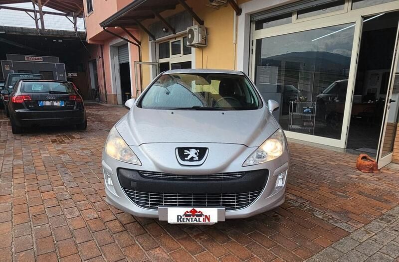 Grigio Usata 2010 Peugeot 308 Premium Tre volumi | 6000 € - Immagine 1/4