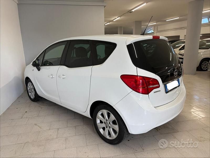 Usata Opel Meriva Cosmo 100 CV (73 kW) 2012 Bianco Monovolume