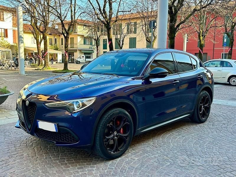 Usata Alfa Romeo Stelvio 190 CV (139 kW) 2019 Blu SUV